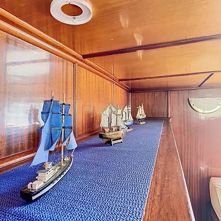 La Marquise Botel